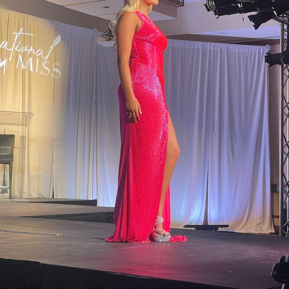 Sherri Hill size 4 Hot pink Liquid Beaded Gown